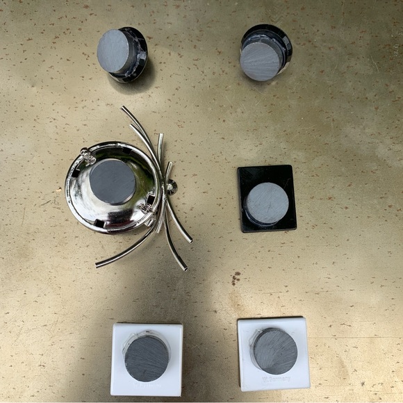 Set Black White Acrylic Upcycled Repurposed Vintage Jewelry Refrigerator Magnets - Picture 5 of 7